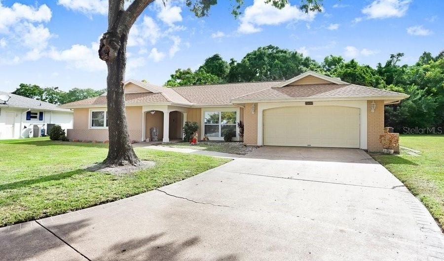 12600 CASTLEBERRY Ct, Bayonet Point, FL 34667 - 3 Beds, 3 Bath