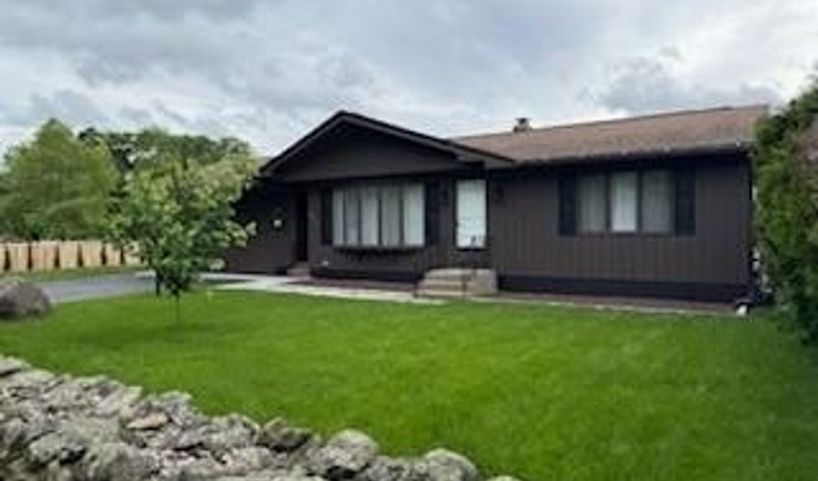 446 Angell Rd, North Providence, RI 02904 - 2 Beds, 2 Bath