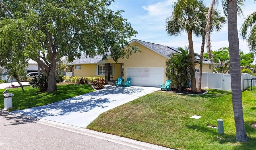 907 GOLF ISLAND Dr, Apollo Beach, FL 33572 - 4 Beds, 2 Bath