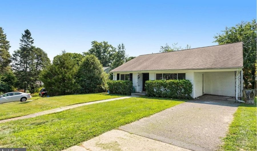 4516 GRETNA St, Bethesda, MD 20814 - 4 Beds, 3 Bath