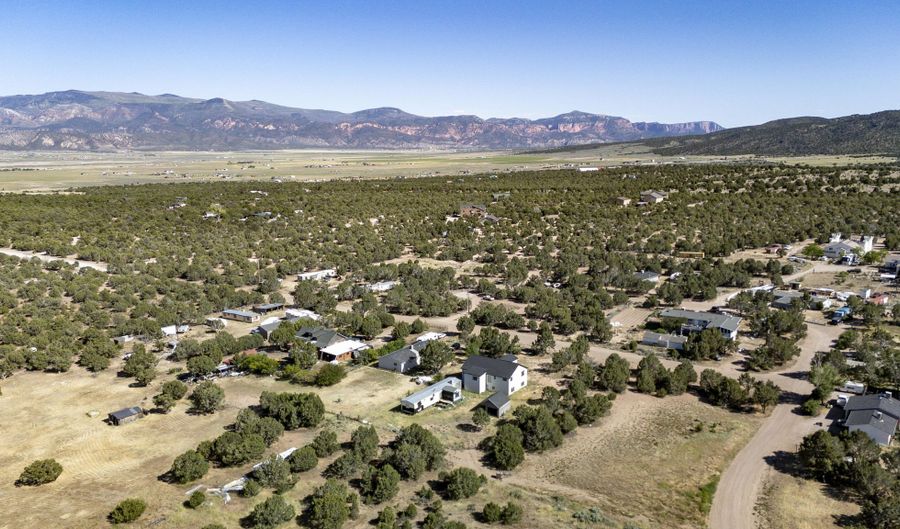 9450 W 2200 S, Cedar City, UT 84720 - 5 Beds, 3 Bath