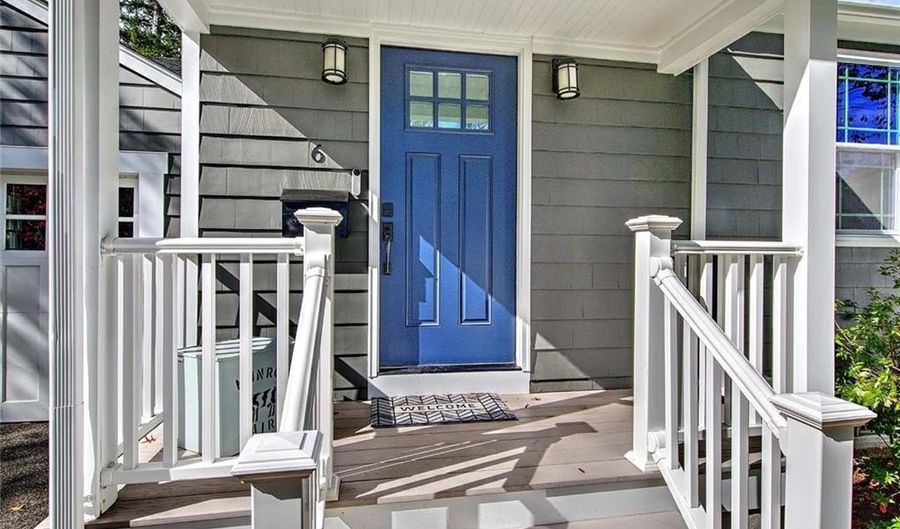 6 Kenmore Ct, Barrington, RI 02806 - 4 Beds, 2 Bath