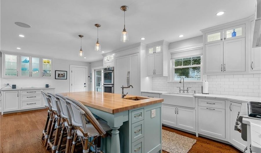 36 Keeher Ave, Newport, RI 02840 - 3 Beds, 3 Bath