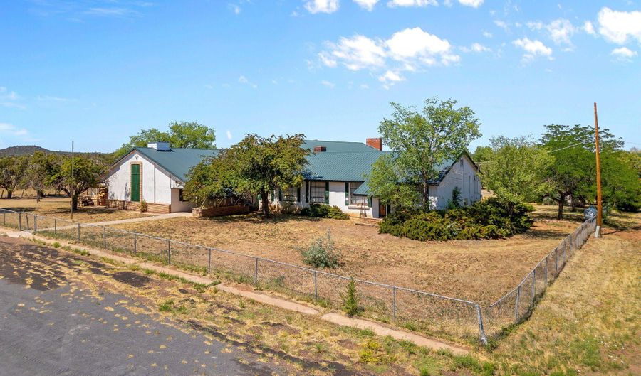 2116 Marble Rd, Clay Springs, AZ 85923 - 10 Beds, 4 Bath