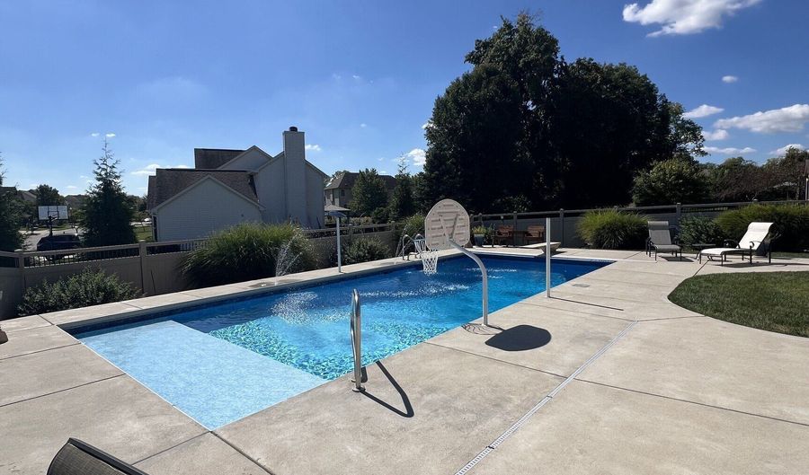 6121 Pine Bluff Dr, Avon, IN 46123 - 4 Beds, 3 Bath
