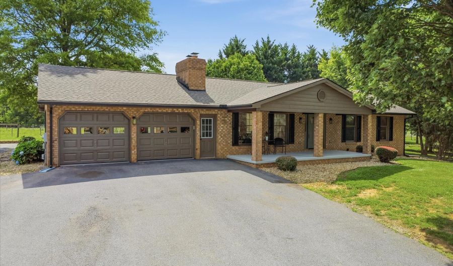 7523 SHARPSBURG Pike, Boonsboro, MD 21713 - 4 Beds, 3 Bath