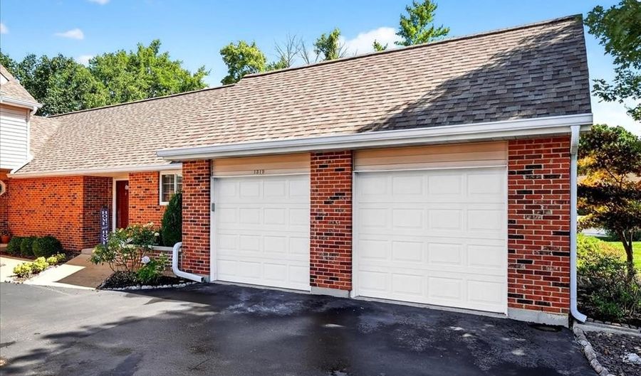 1319 Tahoe Valley Ct, Ballwin, MO 63021 - 2 Beds, 2 Bath
