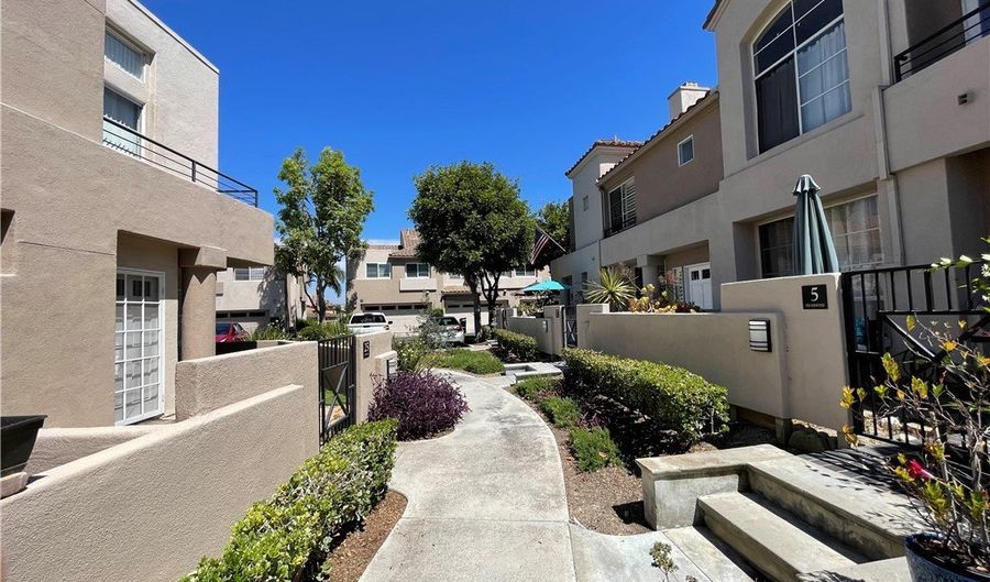 25 Softwind, Aliso Viejo, CA 92656 - 3 Beds, 3 Bath