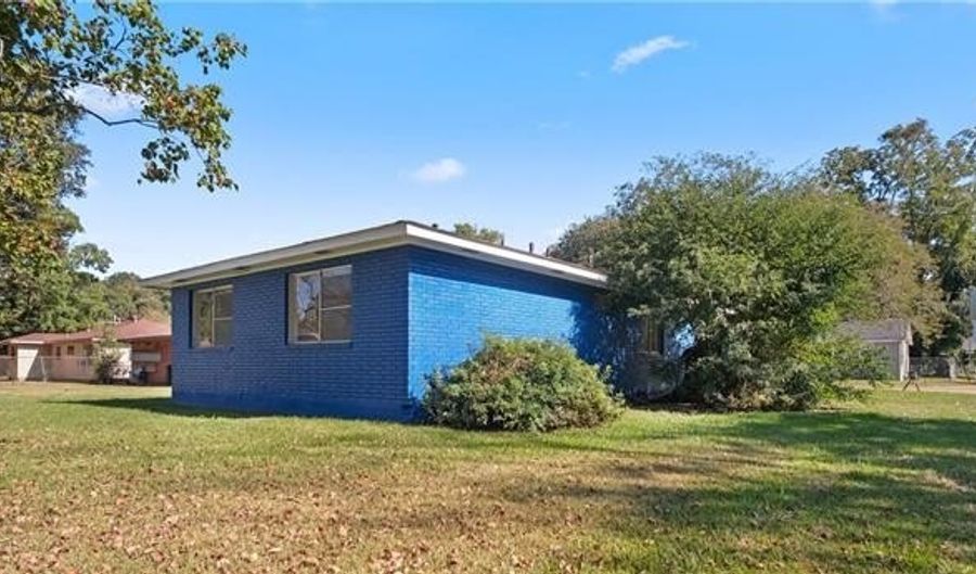 624 AVOYELLES Dr, Alexandria, LA 71301 - 4 Beds, 2 Bath