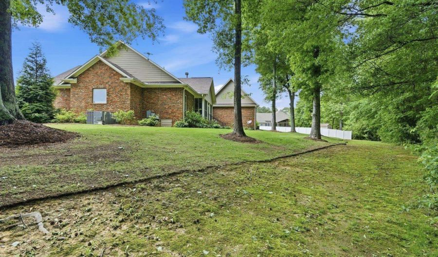 175 Glenview Dr, Albertville, AL 35950 - 3 Beds, 3 Bath