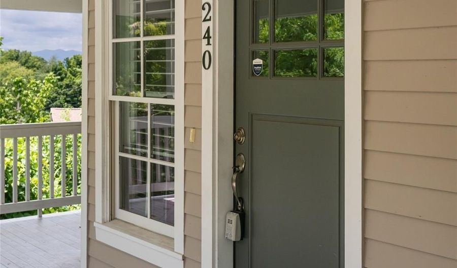 240 S Beaumont St, Asheville, NC 28801 - 2 Beds, 3 Bath