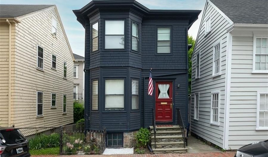 7 Division St, Newport, RI 02840 - 3 Beds, 2 Bath