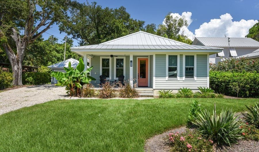 225 Ave D, Apalachicola, FL 32320 - 2 Beds, 2 Bath