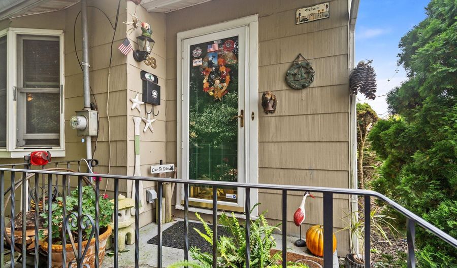 38 East Ave, Atlantic Highlands, NJ 07716 - 2 Beds, 1 Bath