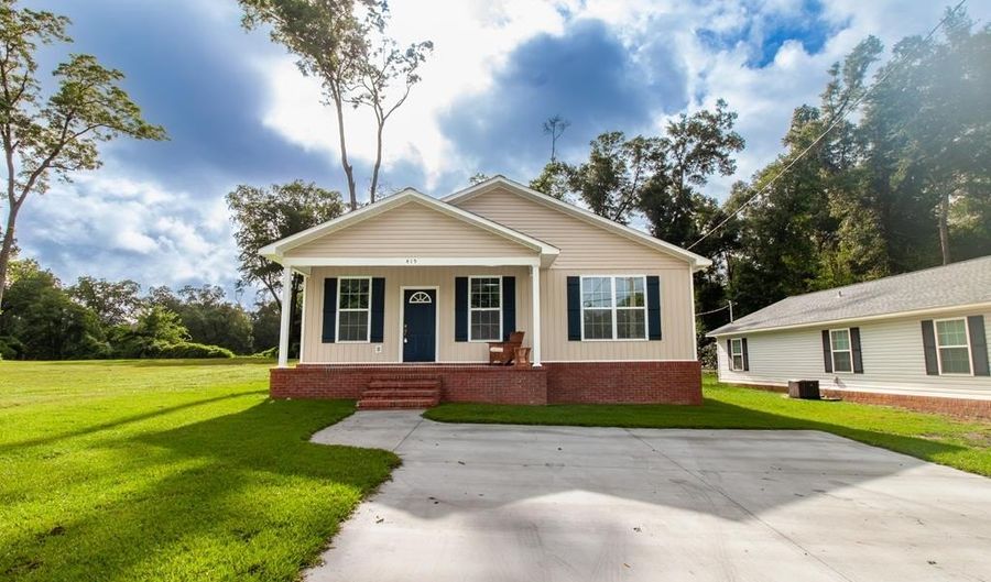 415 Charles St, Bainbridge, GA 39819 - 3 Beds, 2 Bath