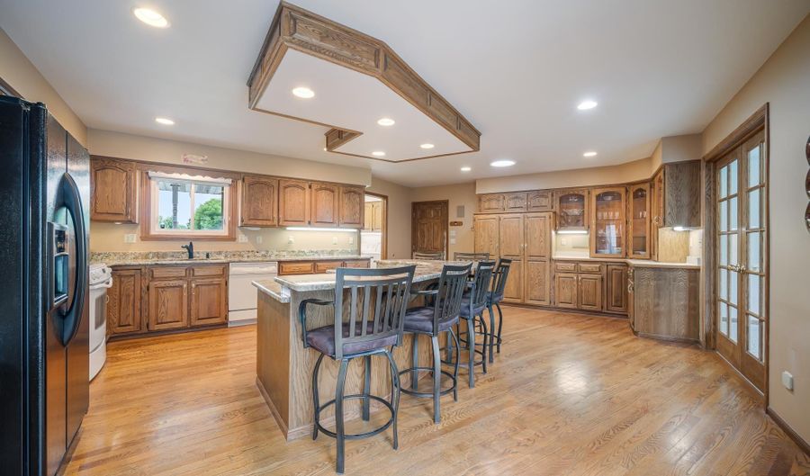 N9640 GINA Drive, Appleton, WI 54915 - 3 Beds, 4 Bath