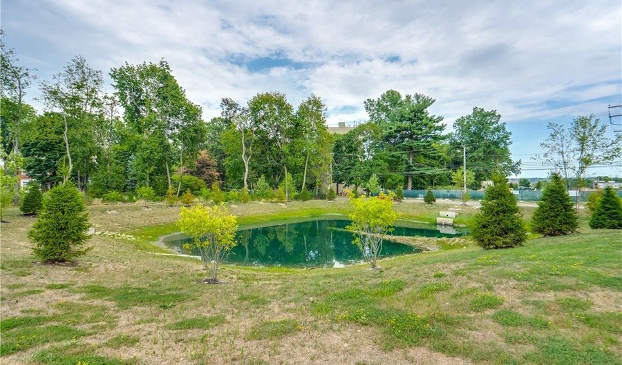 677 Crossings Ln, Akron, OH 44320 - 3 Beds, 3 Bath