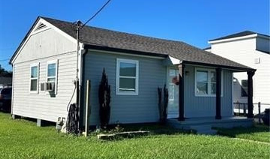 7220 HATTIE St, Arabi, LA 70032 - 2 Beds, 1 Bath