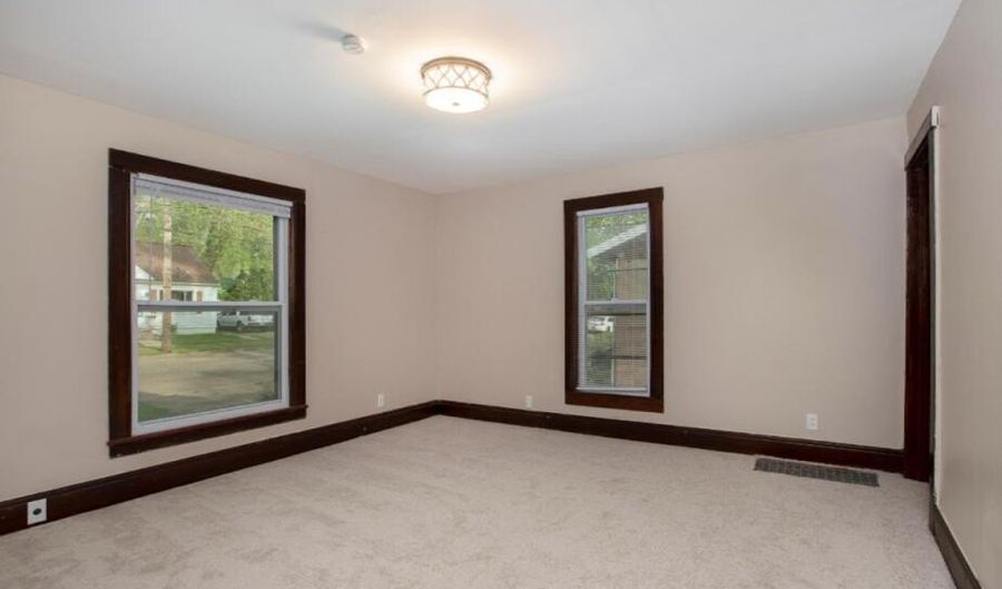 806 S Eaton St, Albion, MI 49224 - 4 Beds, 2 Bath