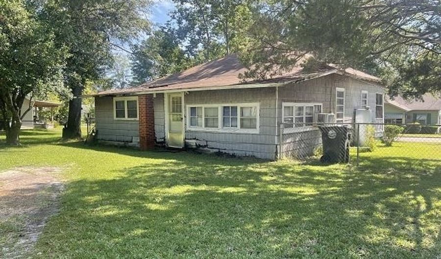 120 PERRY St, Andalusia, AL 36420 - 3 Beds, 1 Bath
