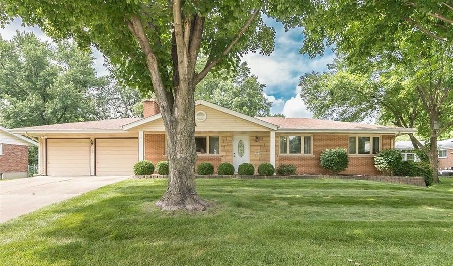737 Smith Dr, Ballwin, MO 63011 - 3 Beds, 2 Bath