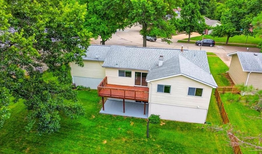 947 Oakfield Dr, Ballwin, MO 63021 - 3 Beds, 3 Bath
