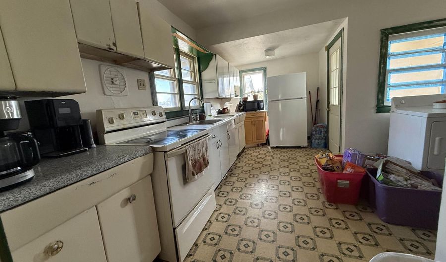 202 5TH St, Chugwater, WY 82210 - 5 Beds, 1 Bath