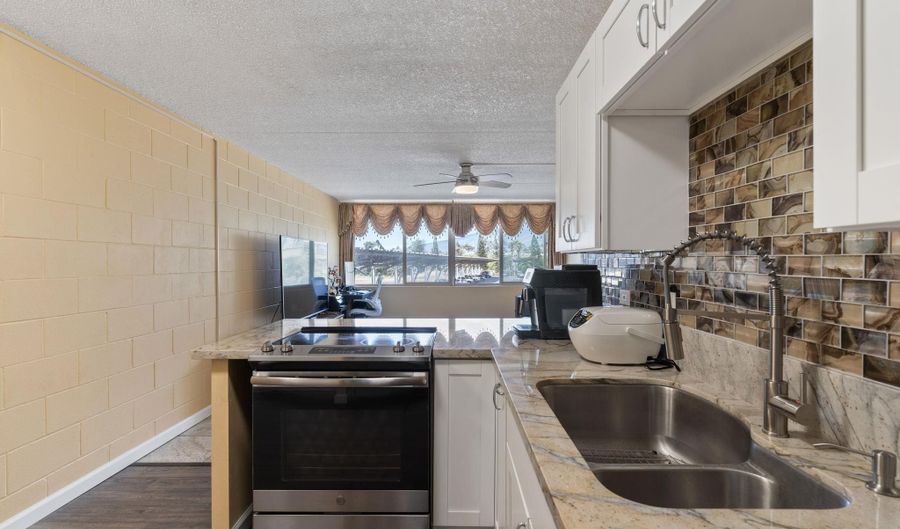 111 KAHULUI BEACH Rd A203, Kahului, HI 96732 - 2 Beds, 2 Bath