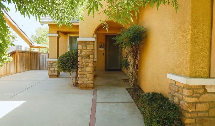 15023 Henderson, Adelanto, CA 92301 - 5 Beds, 3 Bath