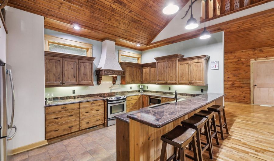 23754 Sportsmans Club Ln, Adel, IA 50003 - 4 Beds, 3 Bath