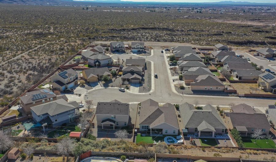 425 Palo Duro, Alamogordo, NM 88310 - 4 Beds, 3 Bath