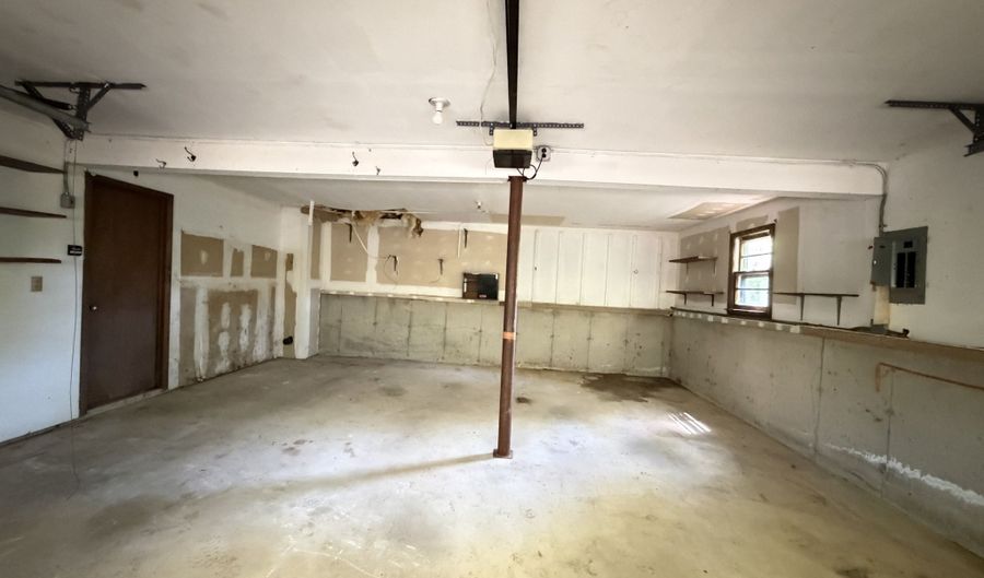 15 Bear Mountain Rd, Danbury, CT 06811 - 3 Beds, 2 Bath