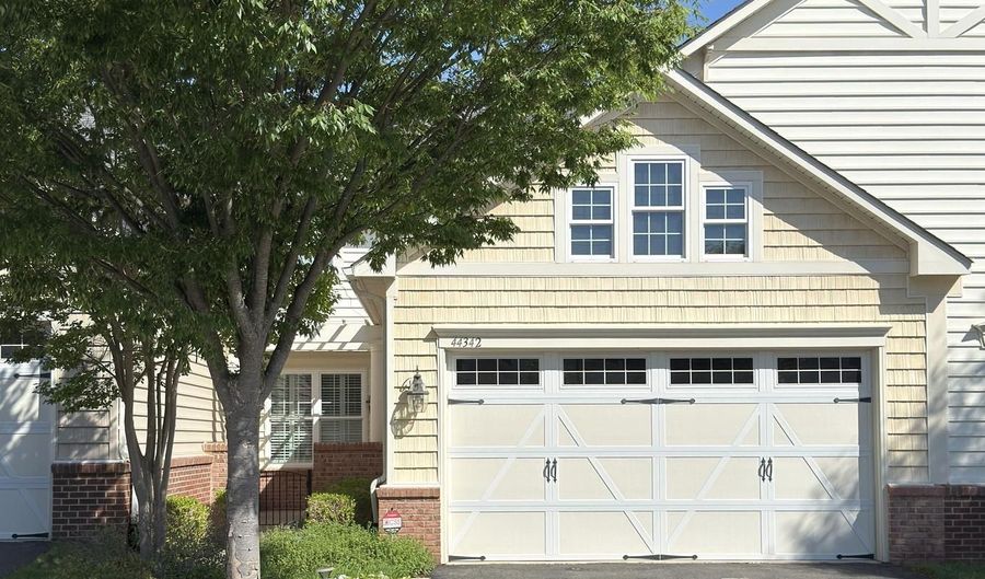 44342 OAKMONT MANOR Sq, Ashburn, VA 20147 - 3 Beds, 3 Bath