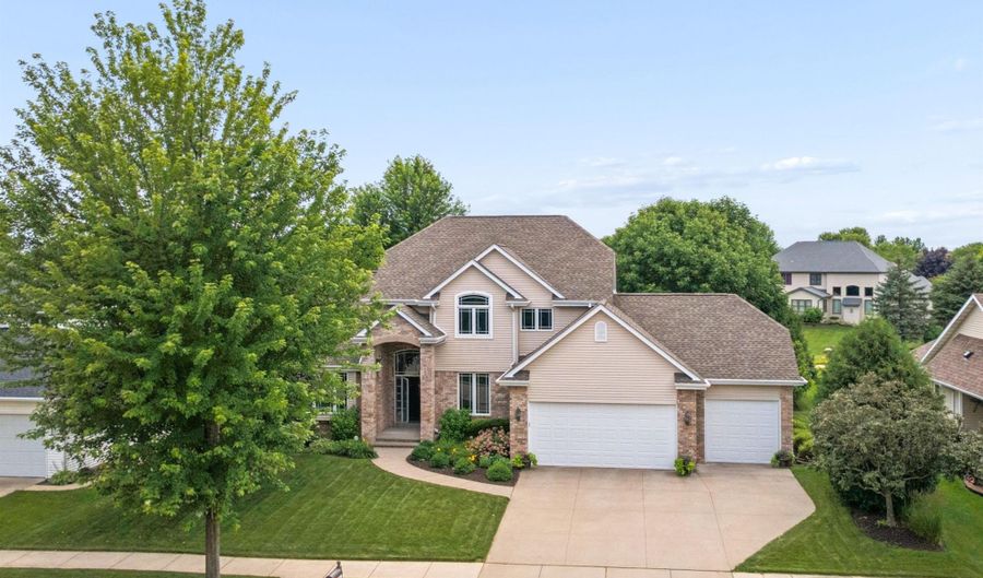 2917 E FALLCREEK Ln, Appleton, WI 54913 - 5 Beds, 4 Bath