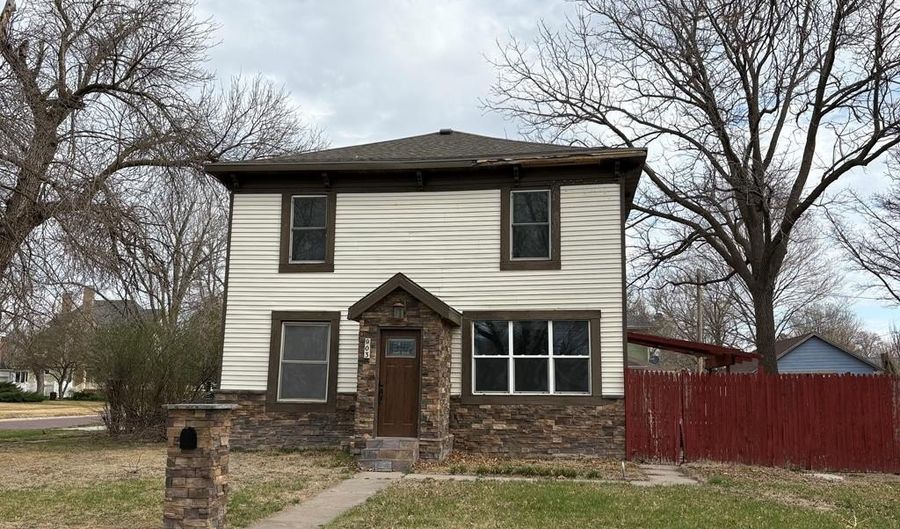 903 L St, Aurora, NE 68818 - 3 Beds, 2 Bath