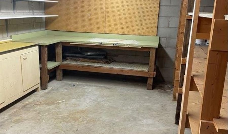 303 Lincoln Dr, Alcester, SD 57001 - 2 Beds, 2 Bath