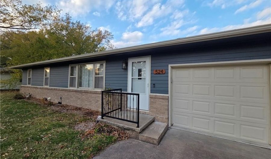524 Pin Oak St, Adrian, MO 64720 - 3 Beds, 1 Bath