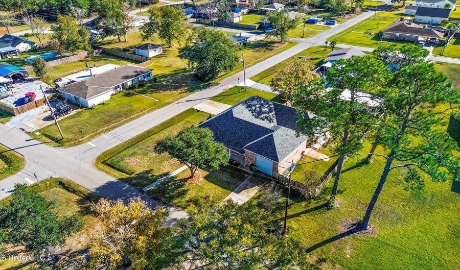 200 8th St, Bay St. Louis, MS 39520 - 3 Beds, 2 Bath