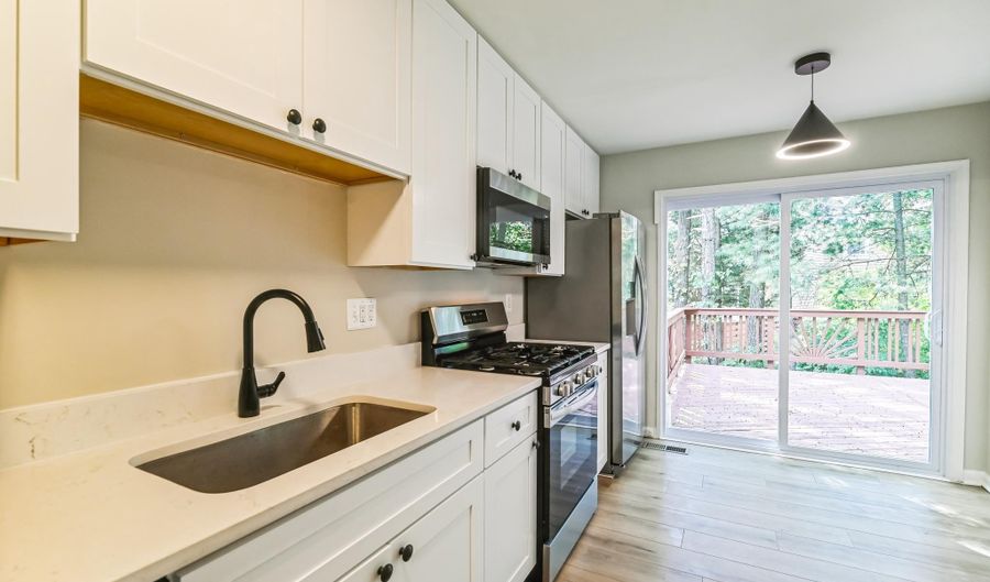 43866 LABURNUM Sq, Ashburn, VA 20147 - 2 Beds, 4 Bath