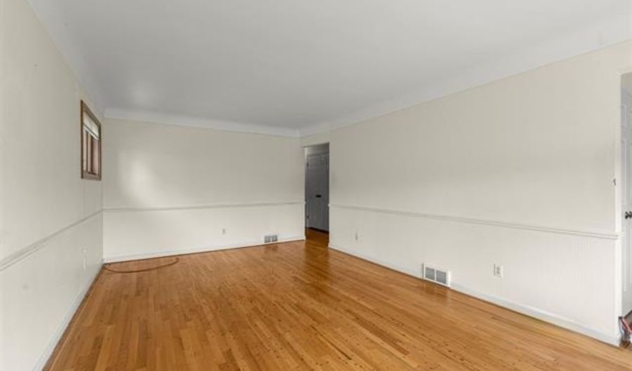 25542 W Warren St, Dearborn Heights, MI 48127 - 3 Beds, 2 Bath
