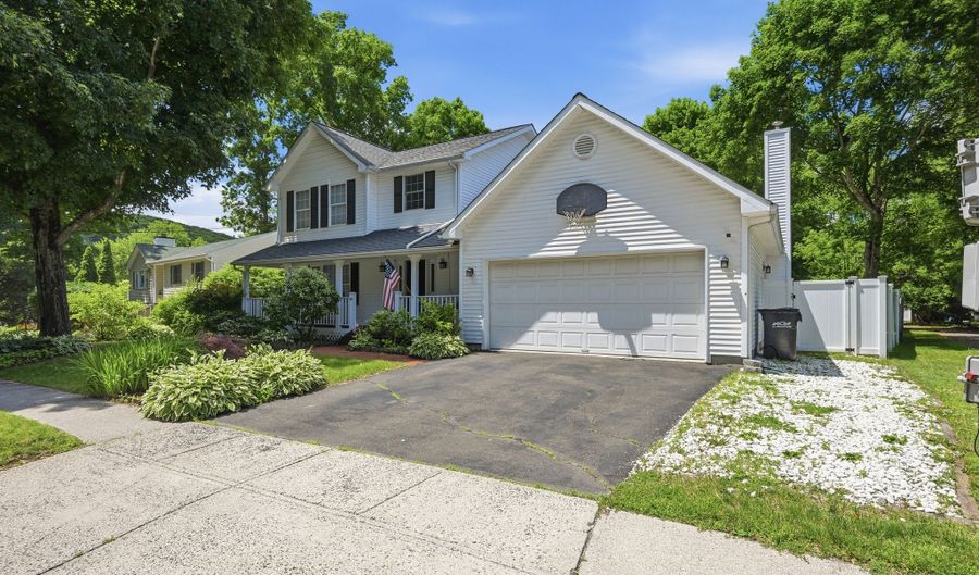 2- B Topstone Dr, Bethel, CT 06801 - 3 Beds, 3 Bath
