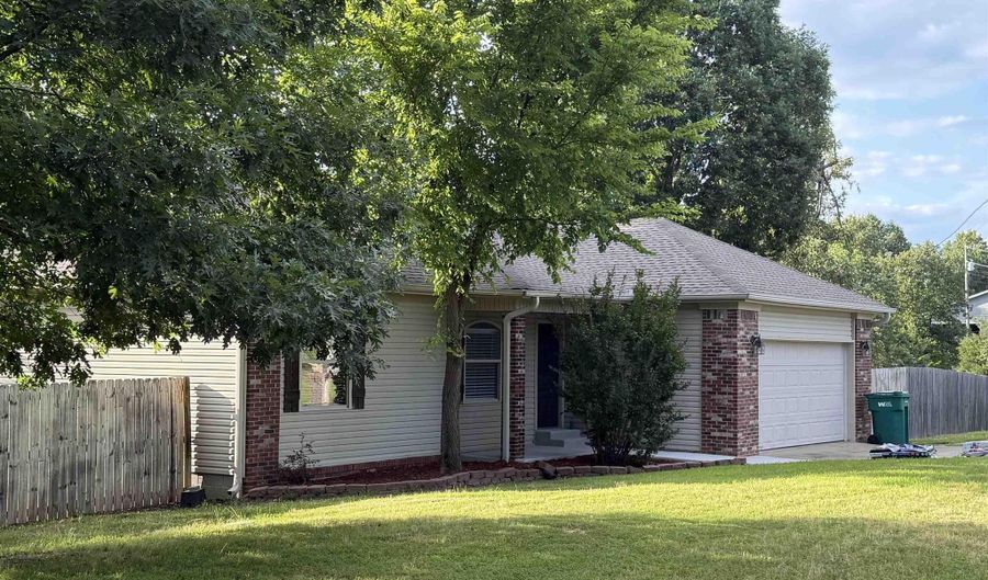 11021 Thompson Dairy Rd, Benton, AR 72019 - 3 Beds, 2 Bath