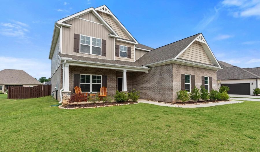 14735 Commonwealth Dr, Athens, AL 35756 - 5 Beds, 3 Bath