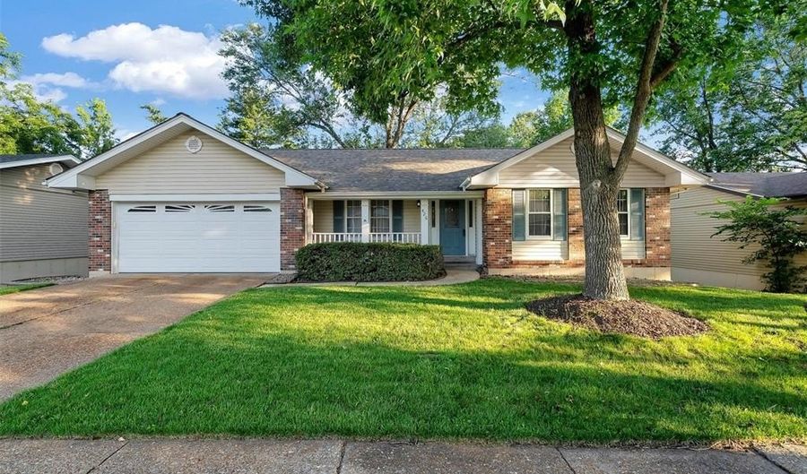 426 Madrina Ct, Ballwin, MO 63021 - 3 Beds, 2 Bath