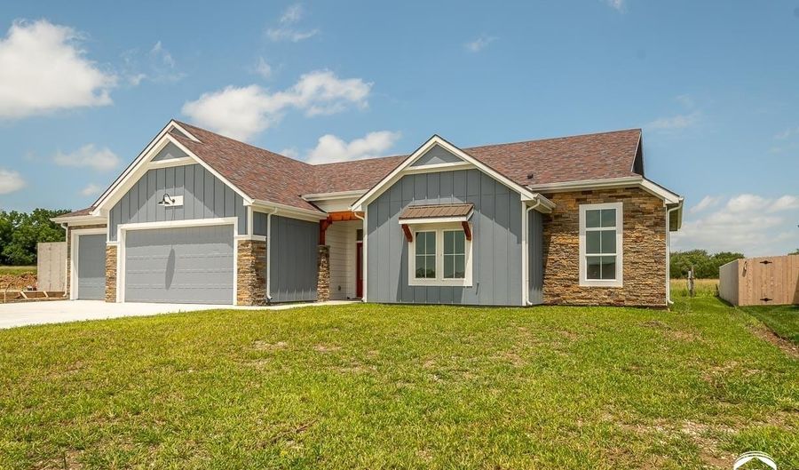 1018 Bluestem Cir, Baldwin City, KS 66006 - 3 Beds, 2 Bath