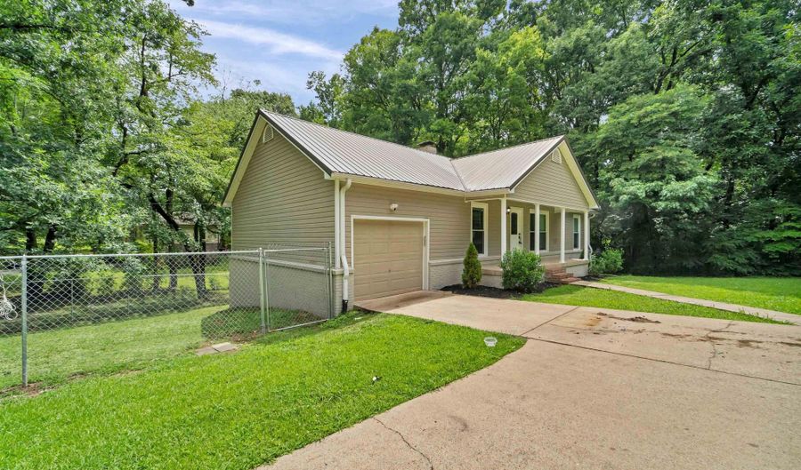298 Golfview Dr NE, Arab, AL 35016 - 4 Beds, 3 Bath