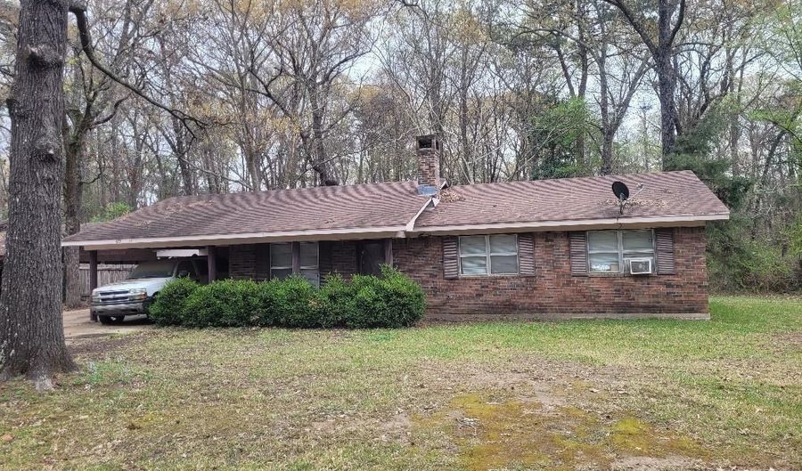 605 S COX St, Bastrop, LA 71220 - 3 Beds, 2 Bath