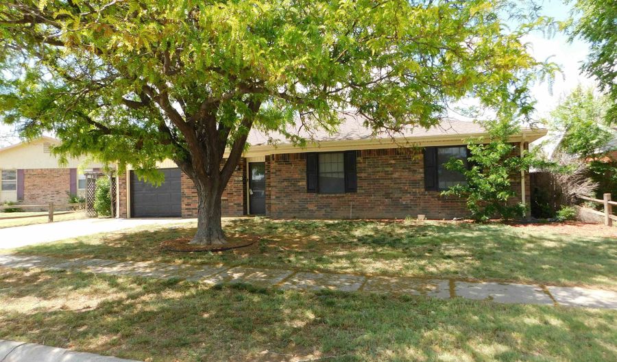 2106 N Beaver St, Guymon, OK 73942 - 3 Beds, 2 Bath