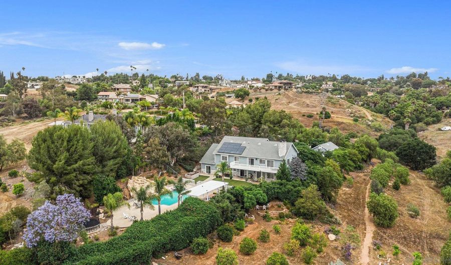 3196 Crystal Ct, Escondido, CA 92025 - 5 Beds, 3 Bath