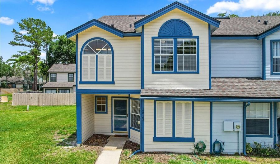 2823 BOULDER FALLS Ct, Apopka, FL 32703 - 3 Beds, 3 Bath